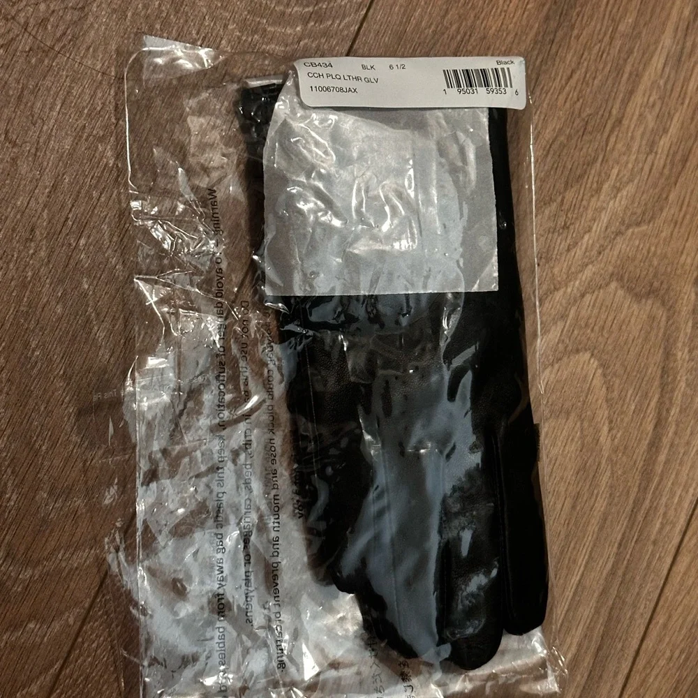 Coach Black Leather Touchscreen Gloves with Gold Logo NWT